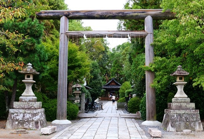 蚕の社（かいこのやしろ）(木嶋坐天照御魂・このしまにますあまてるみたま)神社
